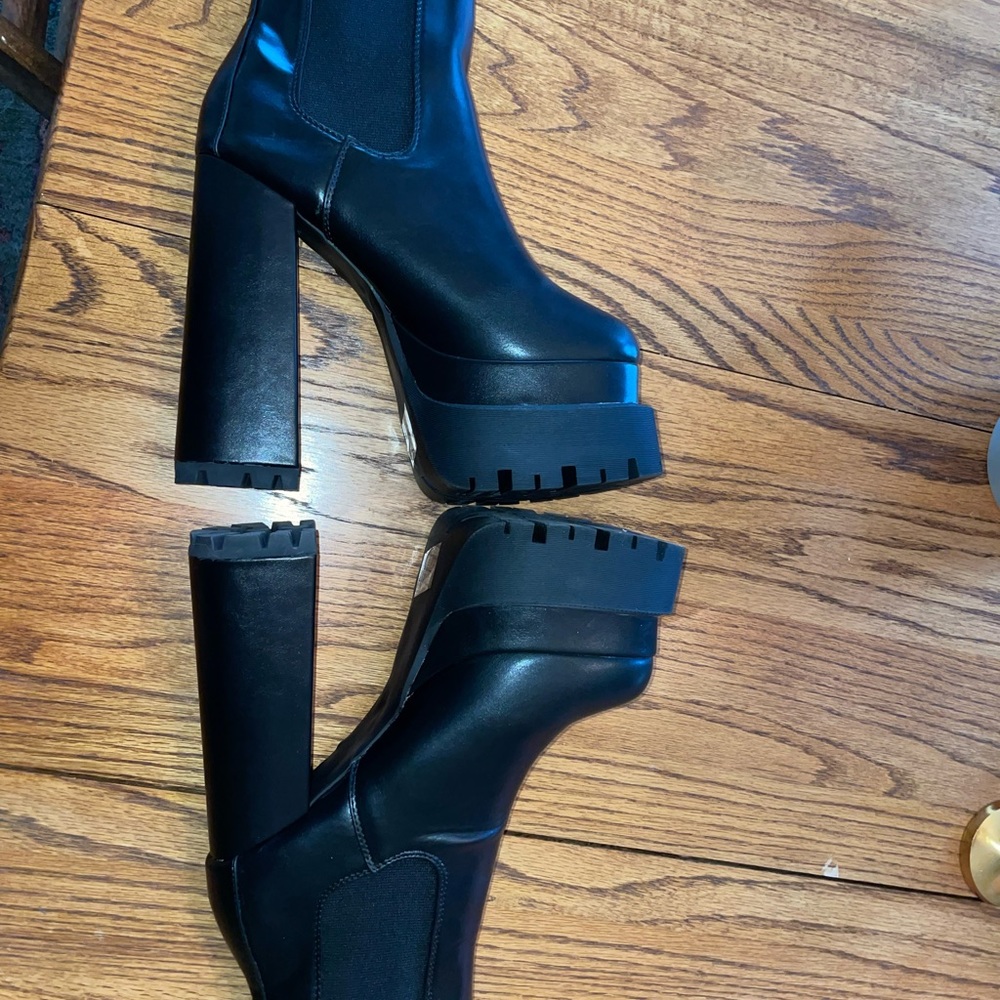 Ring the alarm Dolls Kill platform boots - Picture 6 of 8